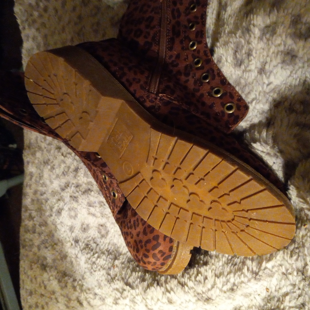 Boots - Picture 2 of 2